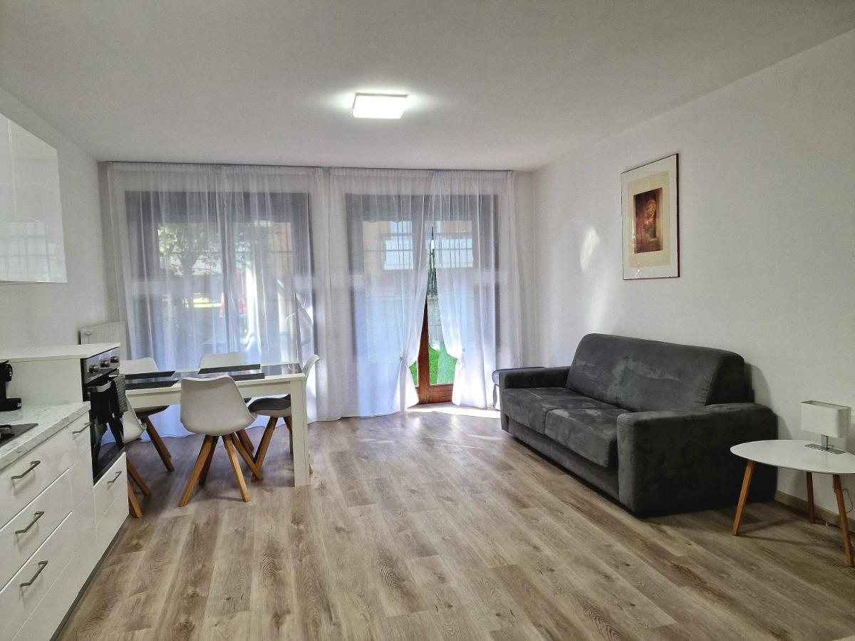 Holiday Residence With Private Garden Экстерьер фото
